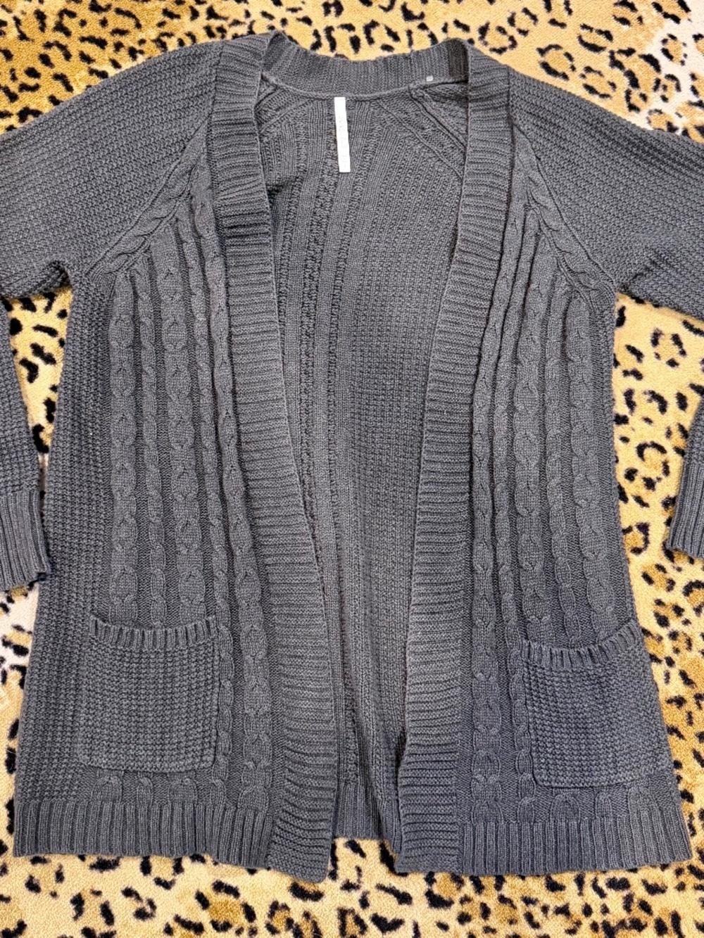 Leo & Nicole Charcoal Gray Cable Knit Open Front Cardigan Pockets Size L EUC